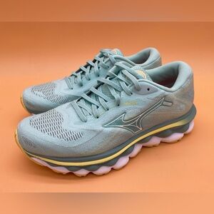 NEW Size 7 Mizuno Enerzy Women Wave Sky 7 Running Shoes